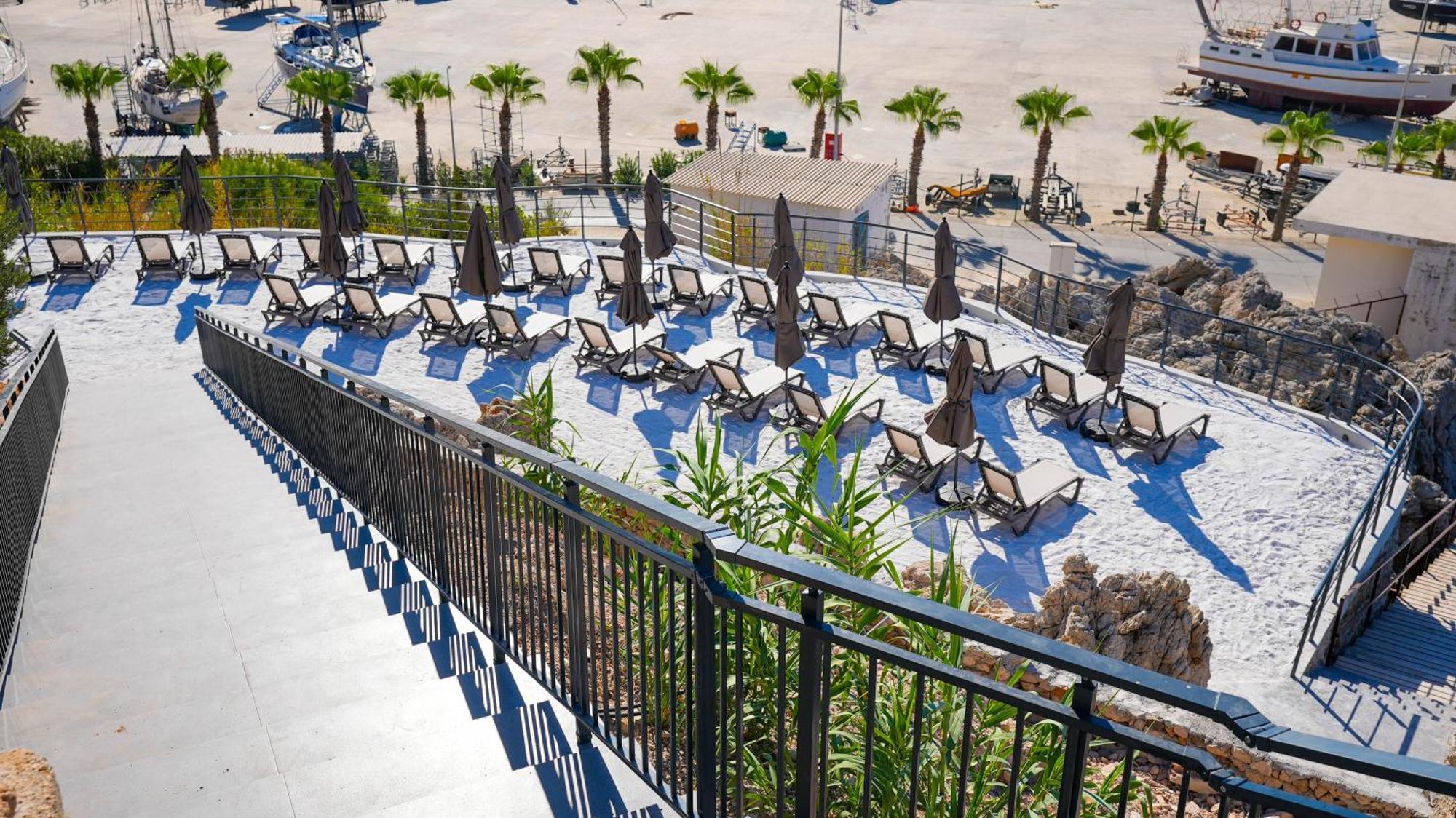 Готель Ada Port Adults Only *