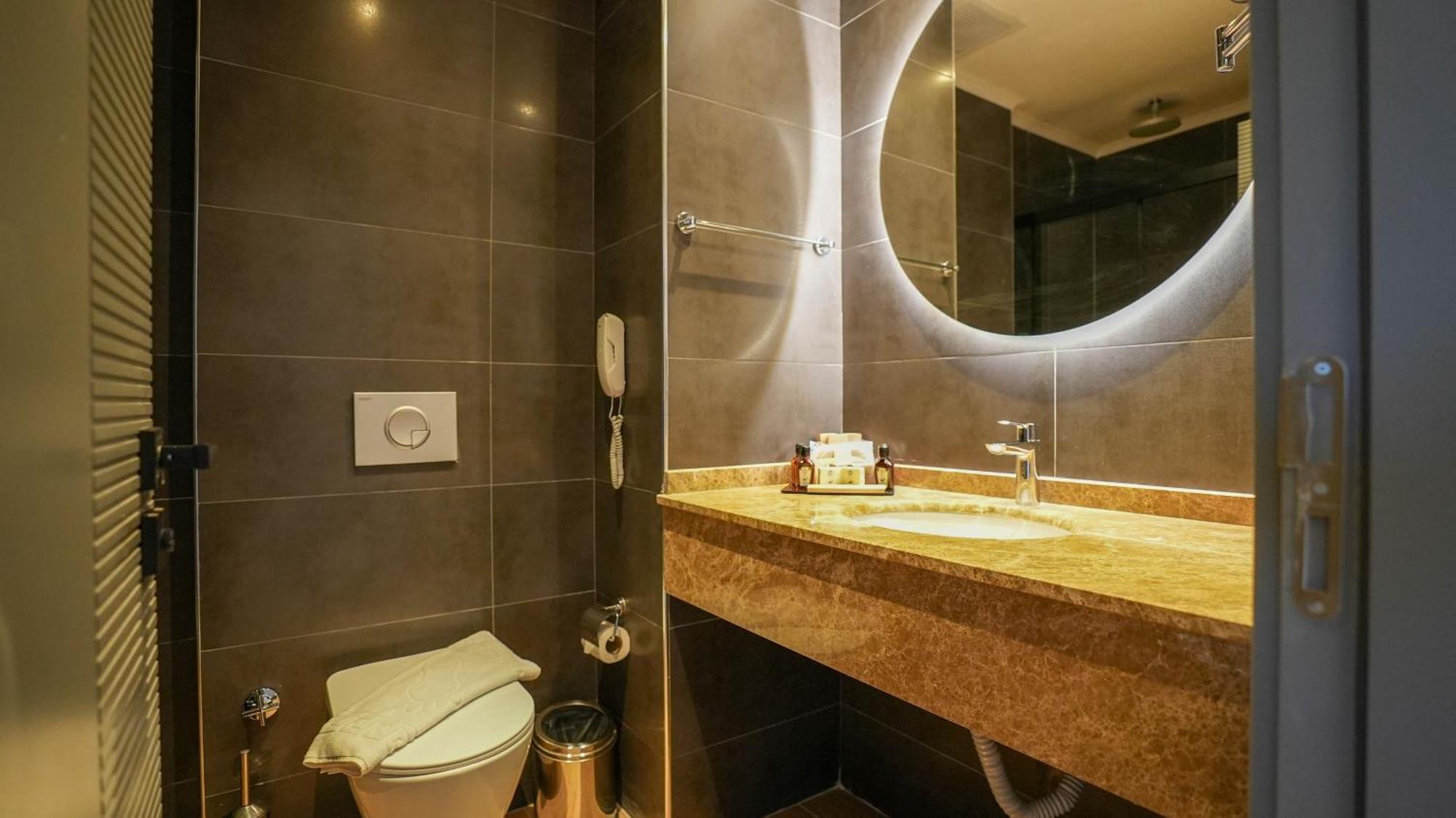 Готель Ada Port Adults Only *